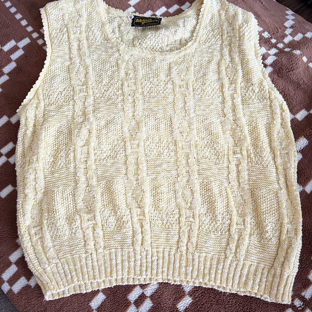 Cream Knit Sleeveless Sweater Vest